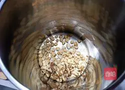 Illustration of how to make peanut walnut dew 3