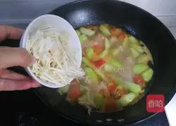 Illustration of how to make loofah and shrimp soup 17