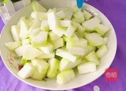 Illustration of how to make loofah, fresh shrimp and tofu soup 3