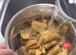 Illustration of how to make fried yuba with meat 2