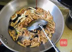 Illustration of braised crispy pork 7