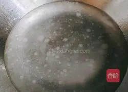 Illustration of how to make sour garlic sprouts noodles 4