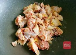 Nutritious Cordyceps Stewed Chicken Soup Illustration 3