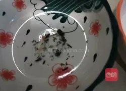 Illustration of how to make fresh meat wontons 4