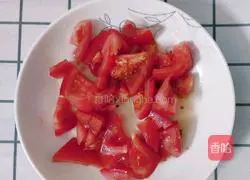 Illustration of how to make loofah and egg soup 6