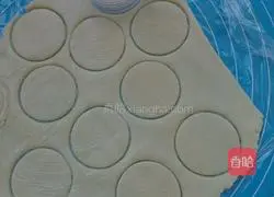 Chocolate Sandwich Biscuits Recipe Illustration 4