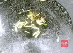 Bean sprouts and shredded pork soup recipe 6