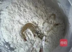 Illustration of how to make salt and pepper prawns 4