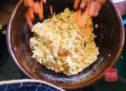 Illustration of how to make vegetable cornmeal steamed buns 4