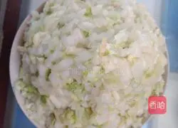 Illustration of how to make steamed dumplings with meat and cabbage 5