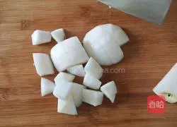  Illustration of how to make rock sugar, snow pear and white fungus soup 3