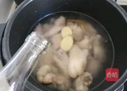 Soybean and pig trotters soup recipe 10