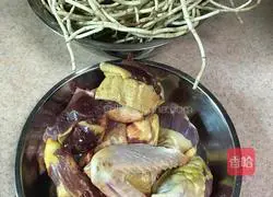 Illustration of how to make Houttuynia cordata old duck soup 1