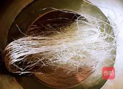 Illustration of how to make cold spinach vermicelli 2