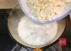 Illustration of how to make rice wine, rock sugar and snow pear soup 5