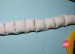 Illustration of how to make doughed sugar shortbread 12