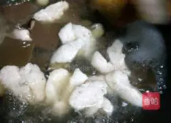 Illustration of how to make shrimp and duck blood soup 9