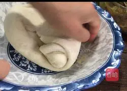 Illustration of how to make dough leftover pie 12