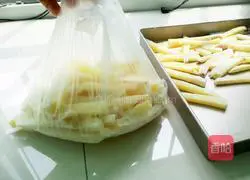 Illustration of making homemade French fries 10