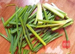 Illustration of how to make noodles with scallion oil 2