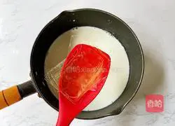 Illustration of how to make low-calorie fresh fruit sparkling water 4