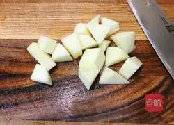 Illustration of how to make fat-reduced vegetable and fruit salad 9