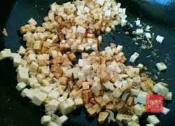 Illustration of how to make tofu braised milk and egg noodles 6