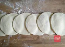 Illustration of how to make Jiangdou and red date buns 10
