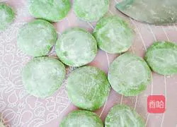 Illustration of how to make Yuanbao dumplings 6