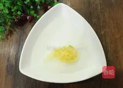 Illustration of how to make peach gum and white fungus soup 4