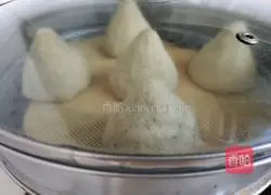 Black Illustration of how to make bean dregs cake 13