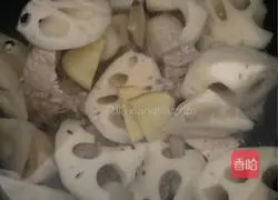 Illustration of how to make pork ribs and lotus root soup (rice cooker) 5