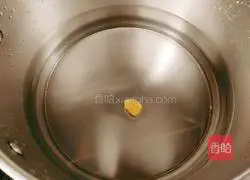 Melon, Mushroom and Chicken Soup Recipe Illustration 6