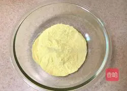 Illustration of how to make cornmeal steamed buns 1