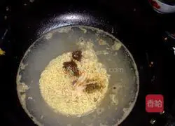 Xiao Mei Mei Chen Xiao Xi's improved version of instant noodles recipe illustration 3