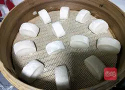 Illustration of how to make gold and silver steamed buns 6