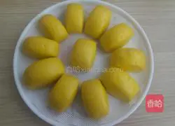 Illustration of how to make pumpkin steamed buns 15