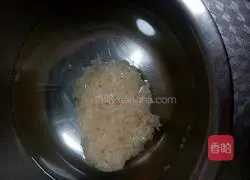 Illustration of how to make rock sugar, white fungus and snow pear soup 2