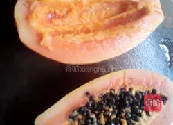 Illustration of how to make papaya, snow fungus and sugar water 1