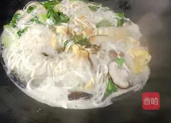 Illustration of how to make vegetable and egg noodle soup 9
