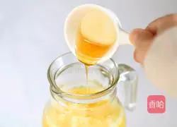 Illustration of how to make freshly squeezed orange juice 10