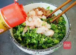 Illustration of how to make chrysanthemum and shrimp dumplings 6