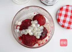 Illustration of how to make double-berry pop-pop ice drink 4