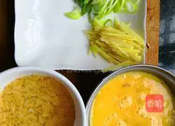 Illustration of how to make shredded radish and egg soup 2