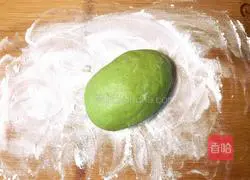 Illustration of how to make mulberry leaf hand-rolled noodles 11