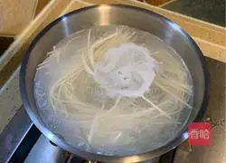 Illustration of how to make clear soup noodles 2