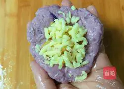 Illustration of how to make fried yellow peach cheese and purple sweet potato buns 10