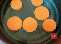 Illustration of how to make salmon and carrot dumplings 3