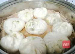 Illustration of how to make leek and egg buns 11