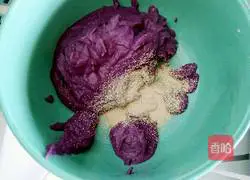 Illustration of how to make purple sweet potato and milk-flavored floret steamed buns 4